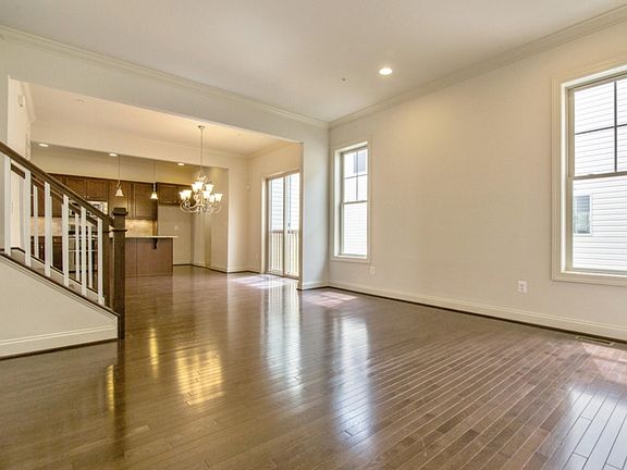 3rd image of 22807 Broadway Ave