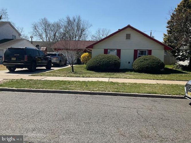 1st image of 12 Berkshire Ln