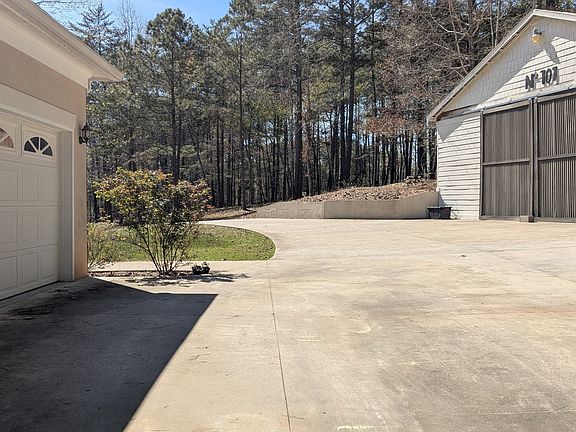 2nd image of 101 Arrow Wood Dr