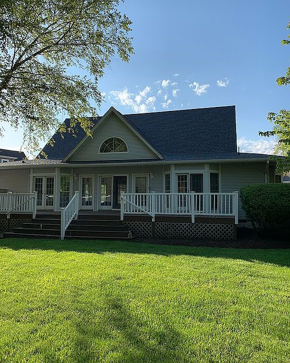 2nd image of 448 Canal Way W