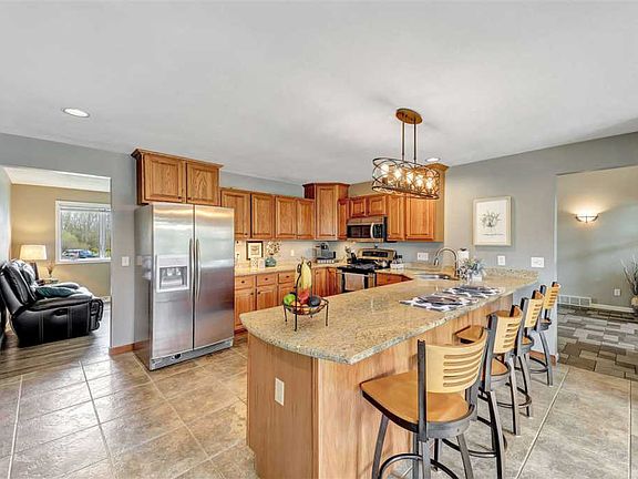 4th image of 2975 Fairwinds Dr