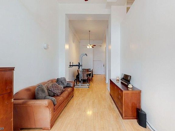5th image of 111 Mulberry St