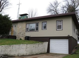 516 1st Ave, Dedham, IA 51440