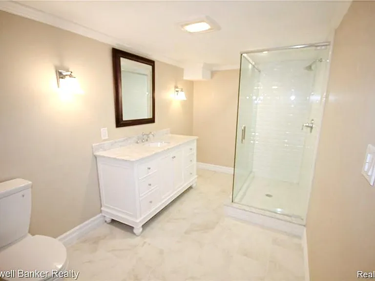 669 Mohegan St — Photo 33