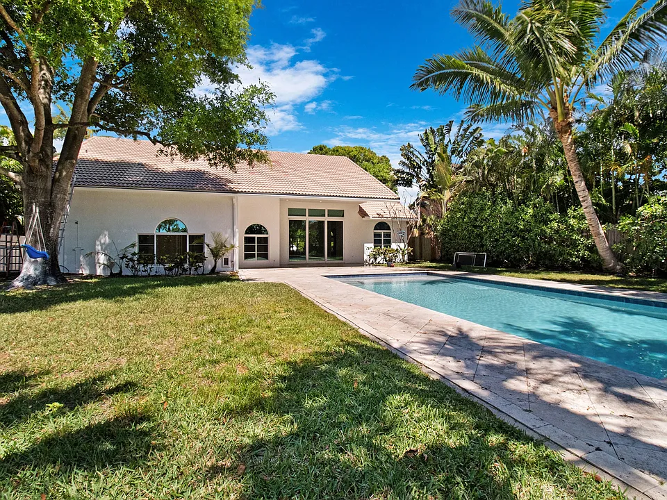 1680 SW 14th Dr