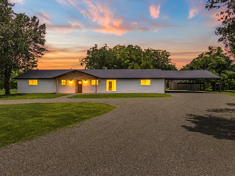 616 E Moonlight Dr — Photo 40