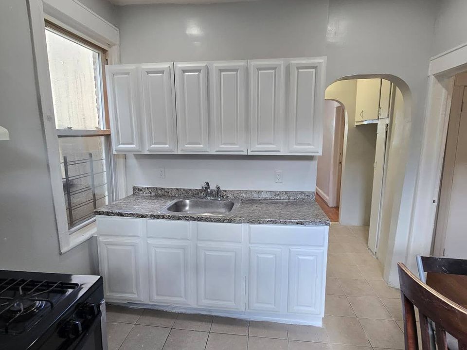 1st image of 128 Bergen Ave #2