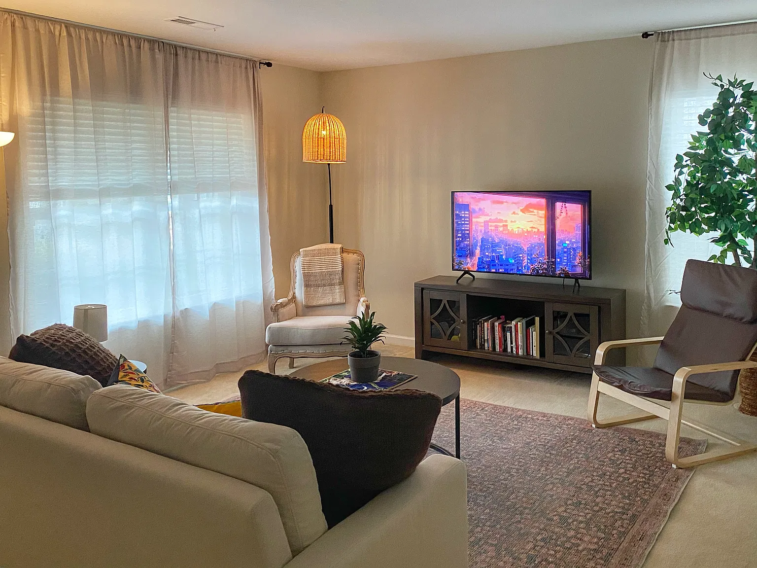 3 bed, 2.5 bath, 1606 sqft, $2,400 — Photo 2