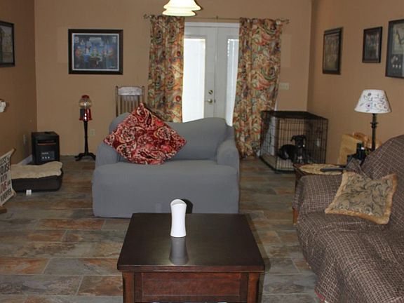 4th image of 815 Dry Ridge Rd