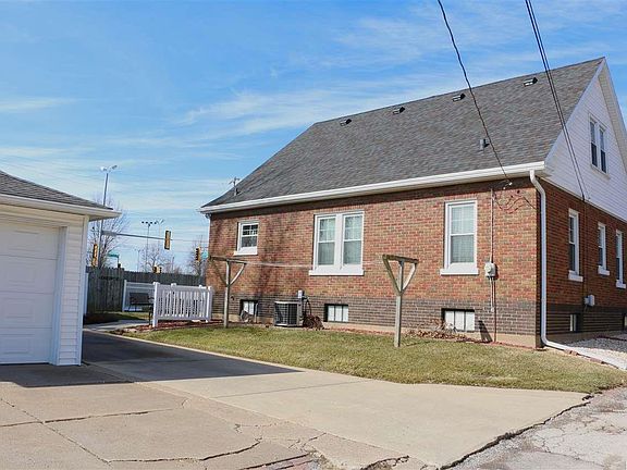 2nd image of 2410 Chestnut St