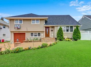 74 Irma Dr, Oceanside, NY 11572