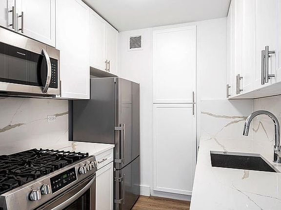 3rd image of 1735 York Ave APT 3D