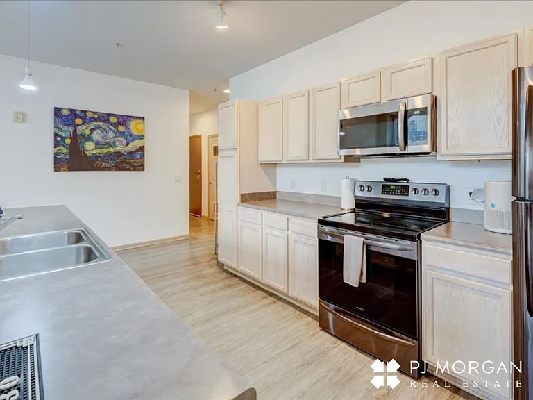 312 S 16th St #201 — Photo 10