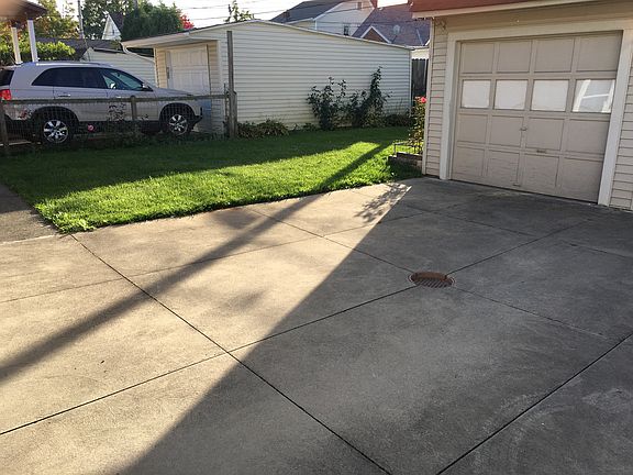 2nd image of 4942 E 109th St