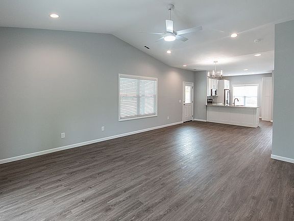 4th image of 35 Diamond Ave