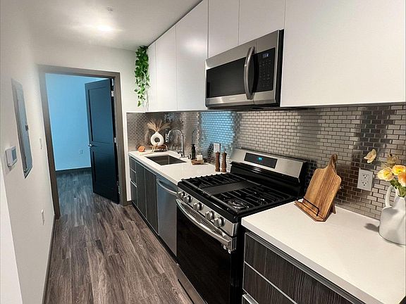5th image of 641 N Hobart Blvd #1B-1Ba-800Sqft