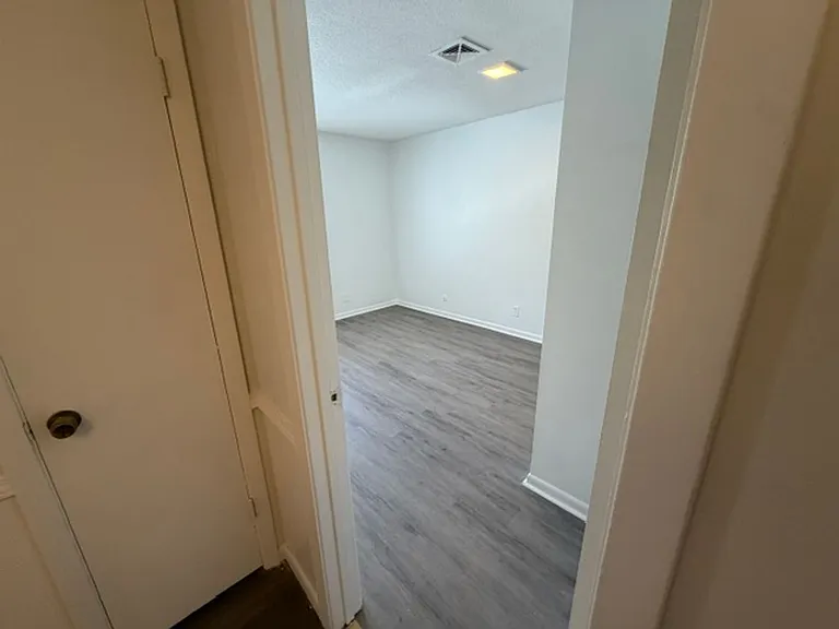 2101 Ottawa St — Photo 93