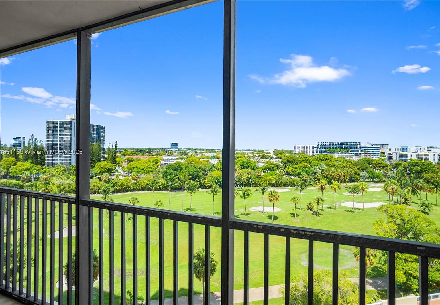 20335 N Country Club Dr APT 901