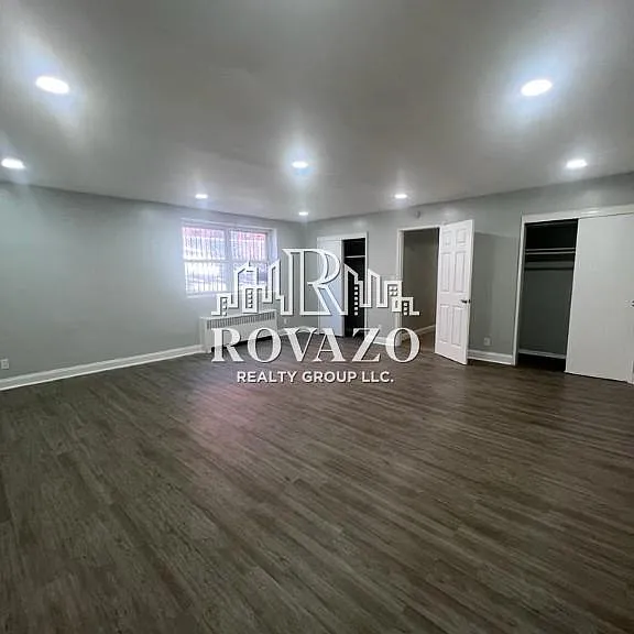 585-586 Elizabeth Ave #305 — Photo 3