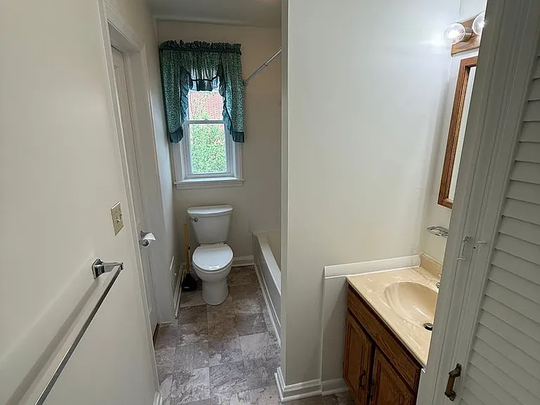 317 S Washington St — Photo 22