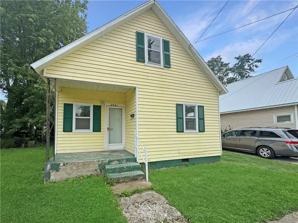 2521 Commercial Ave, Mattoon, IL 61938