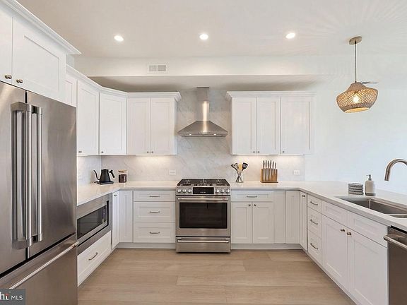 4th image of 202 N Harding Ave