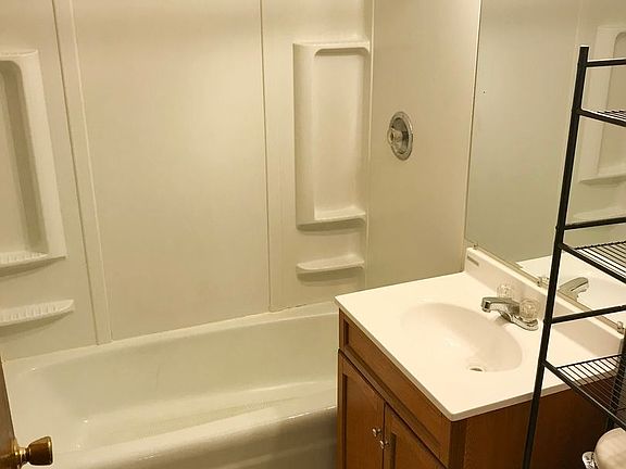 4th image of 3825 Roberts Dr Unit 3