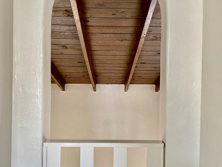 1042 N Crescent Heights Blvd — Photo 20