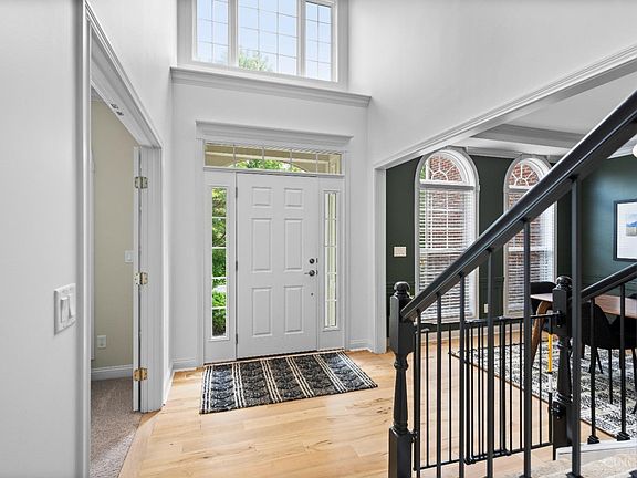 3rd image of 392 Forest Edge Dr