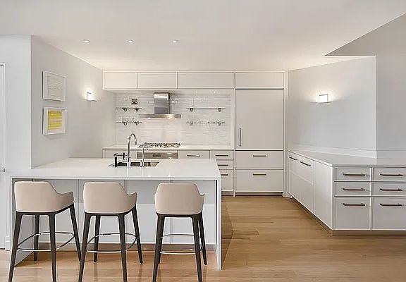 3rd image of 421 Hudson St APT 815