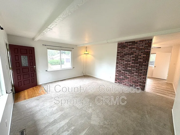 1515 Eagle View Dr — Photo 3