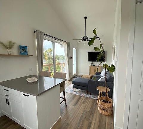 Beautiful west facing door with great ocean breeze.