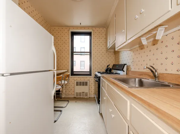 139-15 83rd Avenue image 4 of 10