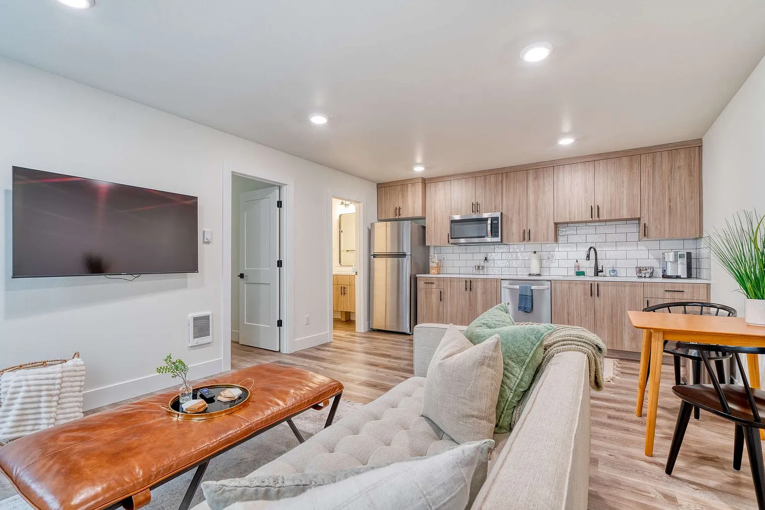 1 bed, 1.0 bath, 398 sqft, $2,488 — Photo 3