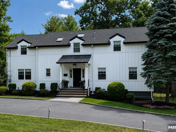 69 N Hillside Ave, Livingston, NJ 07039