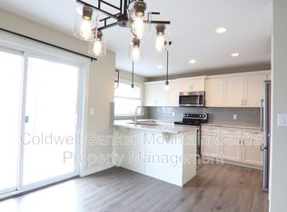 1391 Starling Dr NW #4, Edmonton, AB T5S0L3