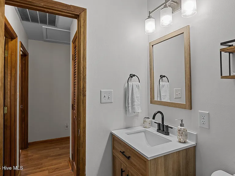 180 Wallace Rd — Photo 28