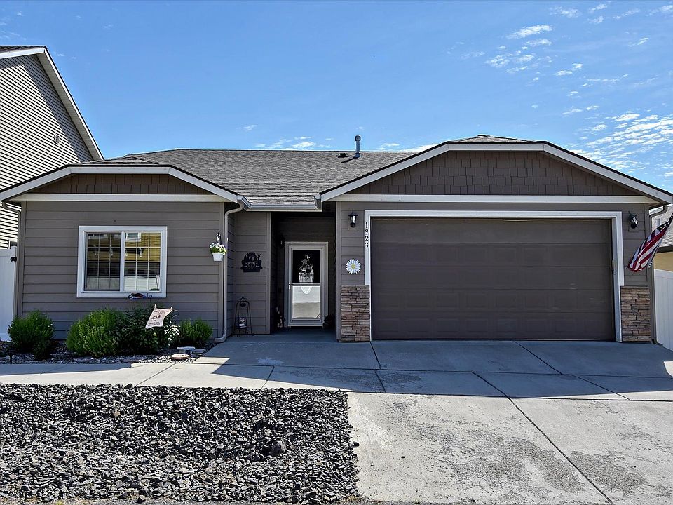 1st image of 1923 S Canyon Woods Ln