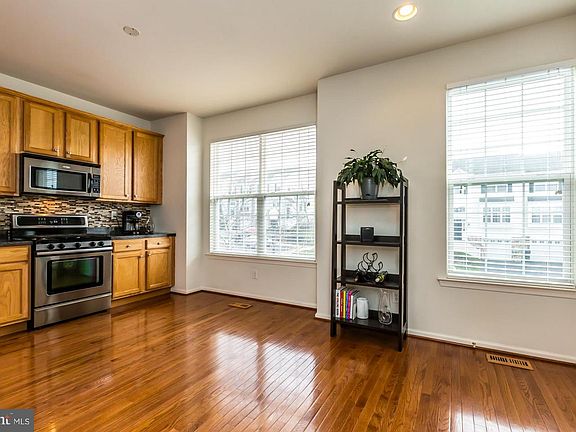 4th image of 22 Shoreham Dr