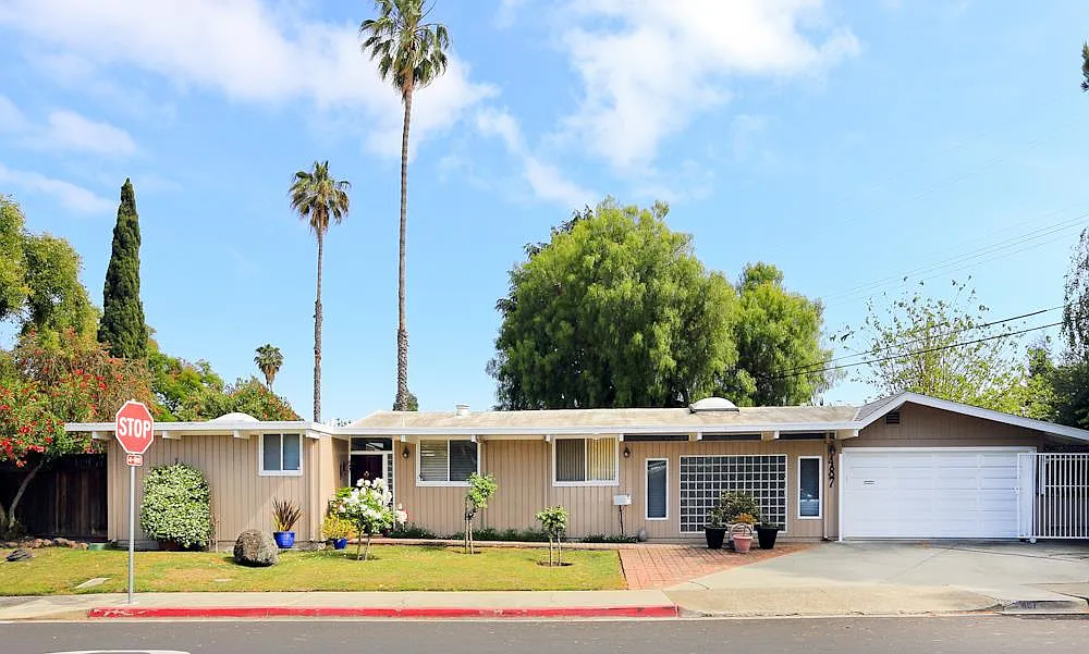 487 Victory Ave photo 1