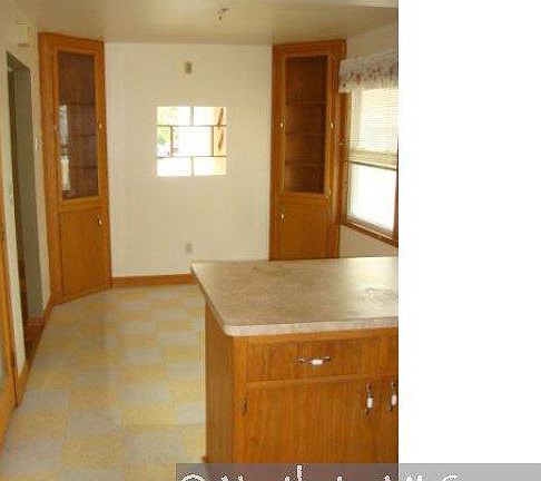 3rd image of 1763 Clarence Street