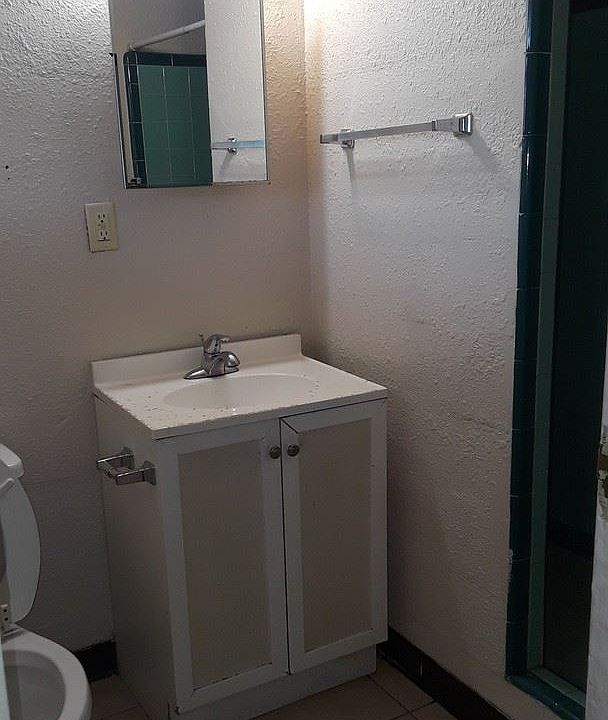 2nd image of 510 Silver St APT 4