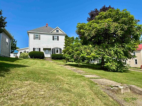 3rd image of 103 Maple St