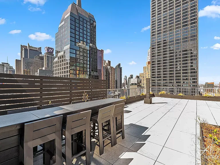 150 W 51st St #1828 — Photo 17