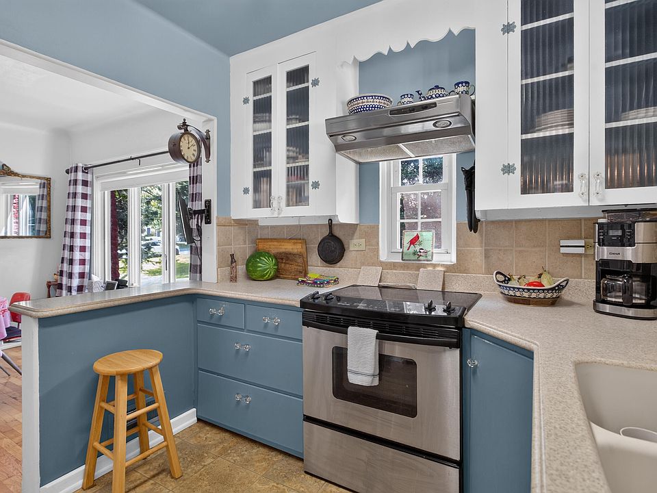 21st image of 1320 Warren Ave