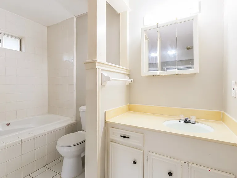 200 Montrose Cir — Photo 12