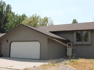11 Grandview Ln, Riverton, WY 82501