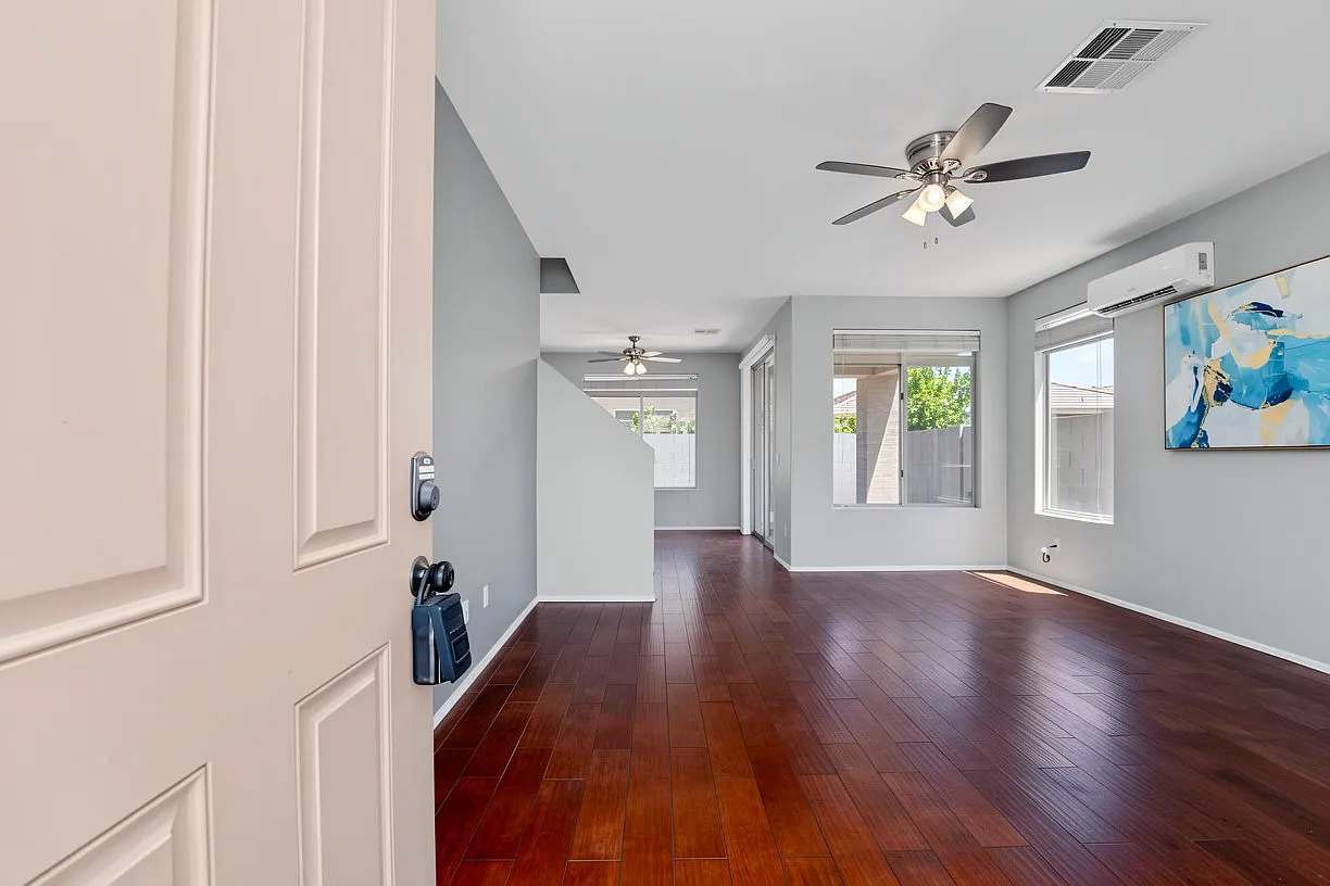 4 bed, 1708 sqft, $2,495 — Photo 3