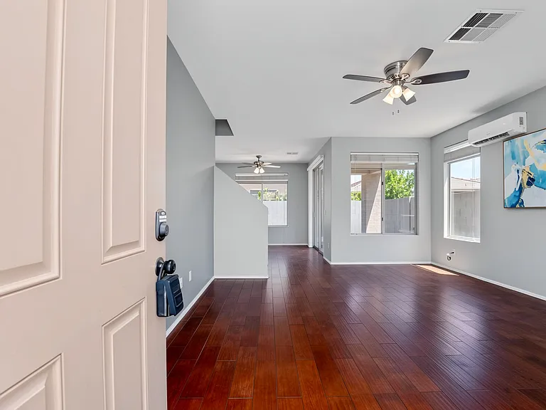 1231 S Amber St — Photo 3