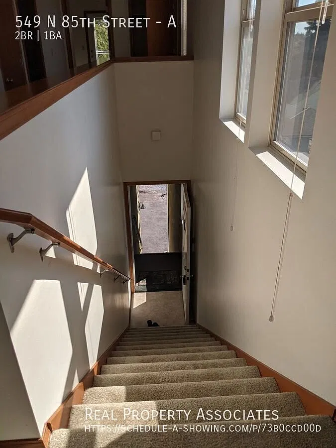Large 2 Bedroom 1 Bth apartment in standalone building! Rare opportunity! — Photo 2